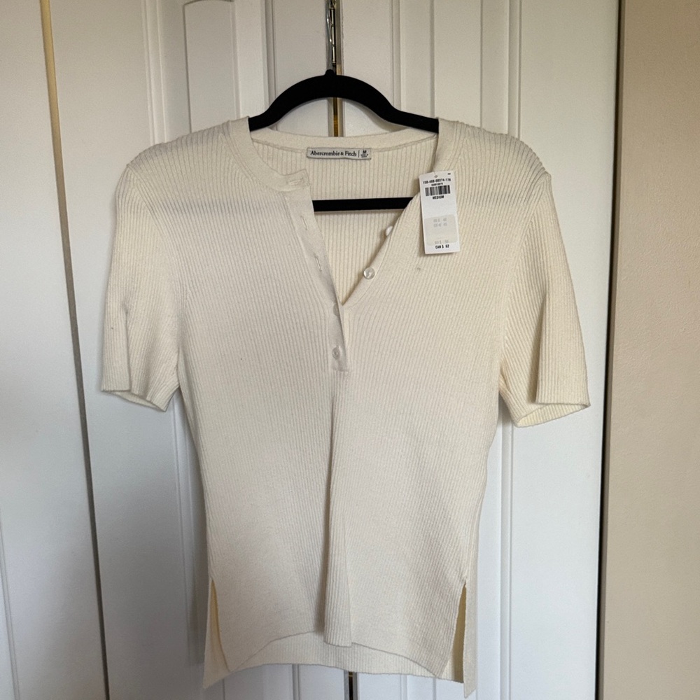 NWT Abercrombie & Fitch Women's Short Sleeve Cream Top